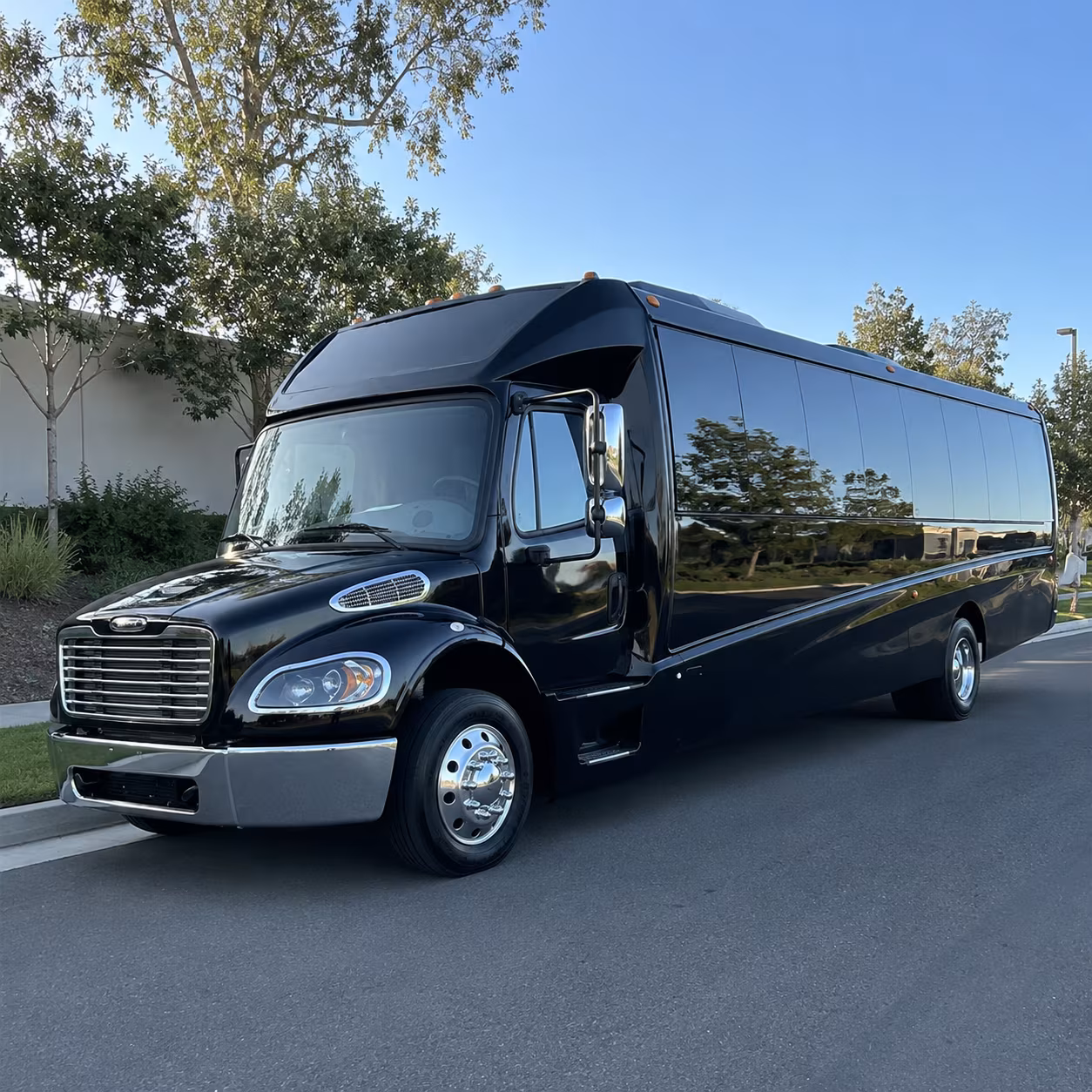 bowling green 35 passenger minibus