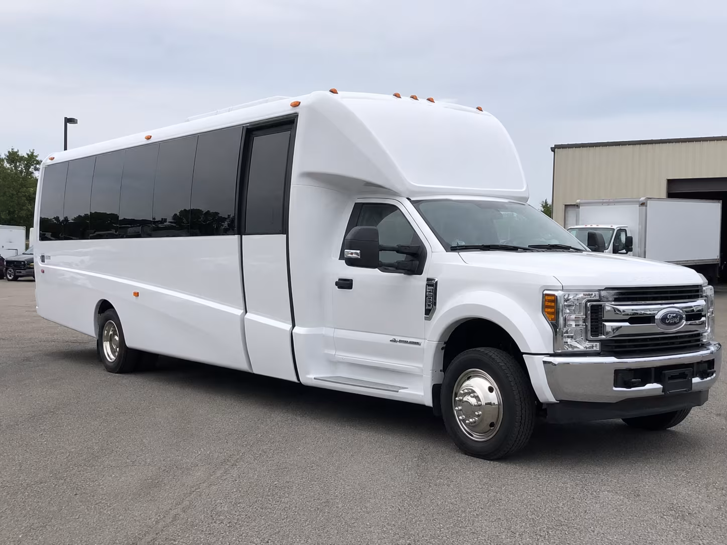 corporate and convention bus rentals in bowling green kentucky