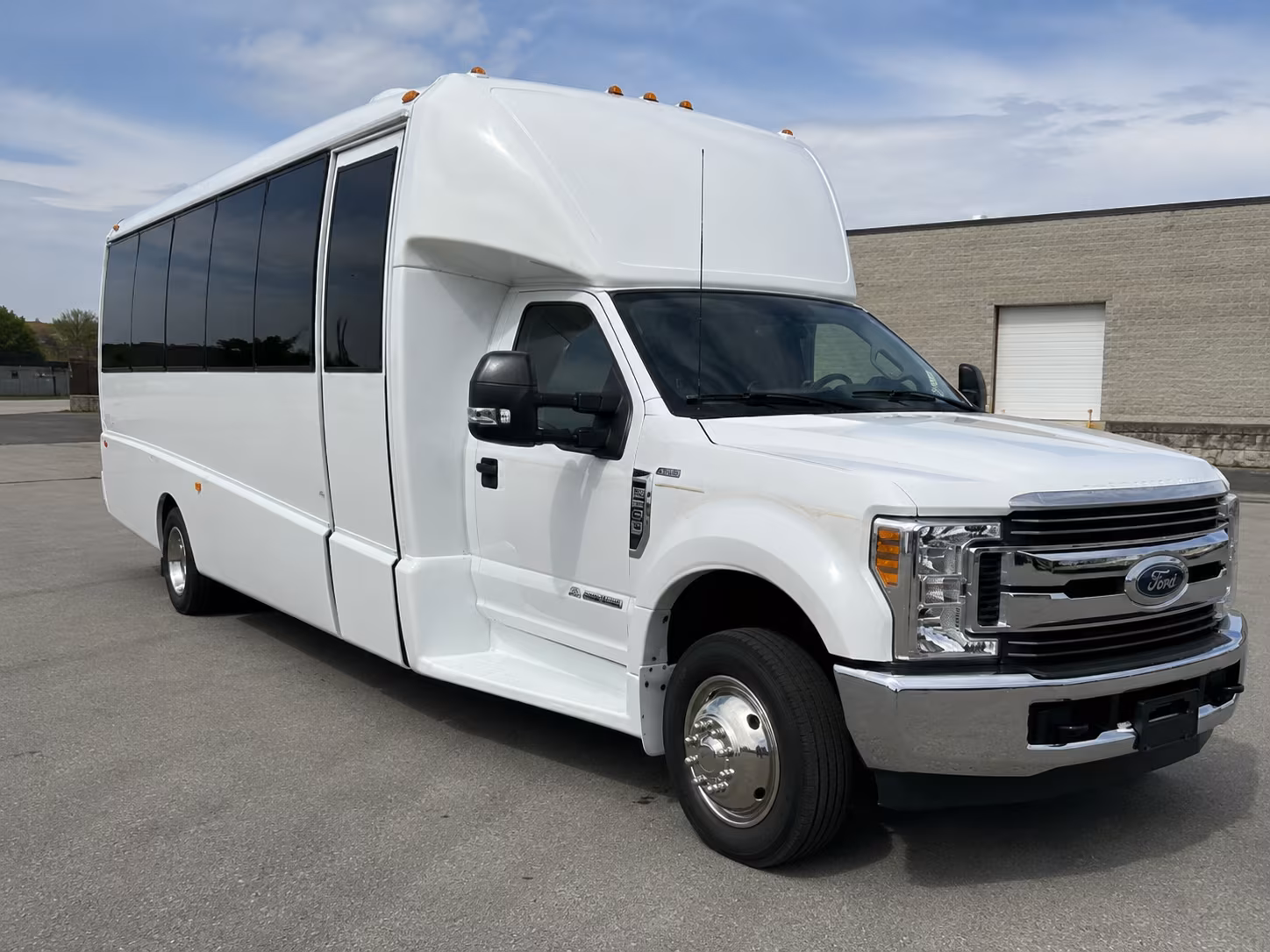 festival and concert bus rentals serving bowling green