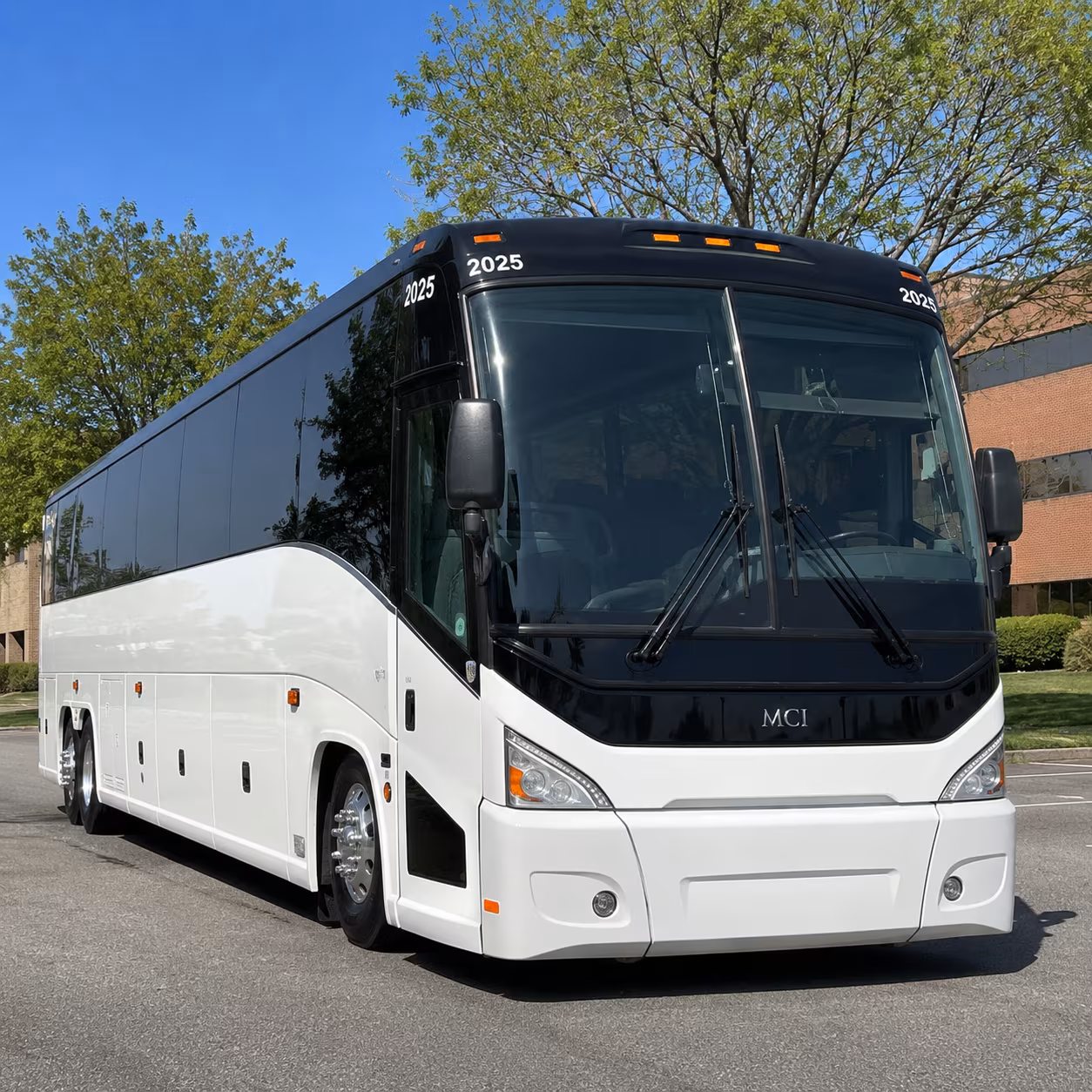 military shuttle buses for fort knox personnel traveling through bowling green