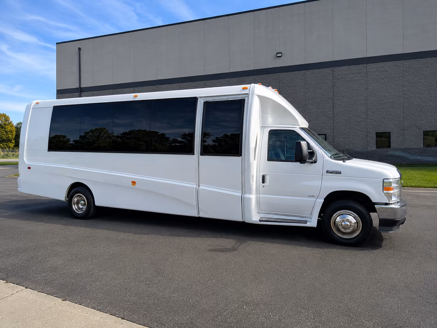 minibus rentals for winery crawls along the barren river region